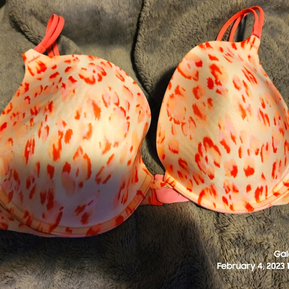 VS bra sz 36D
